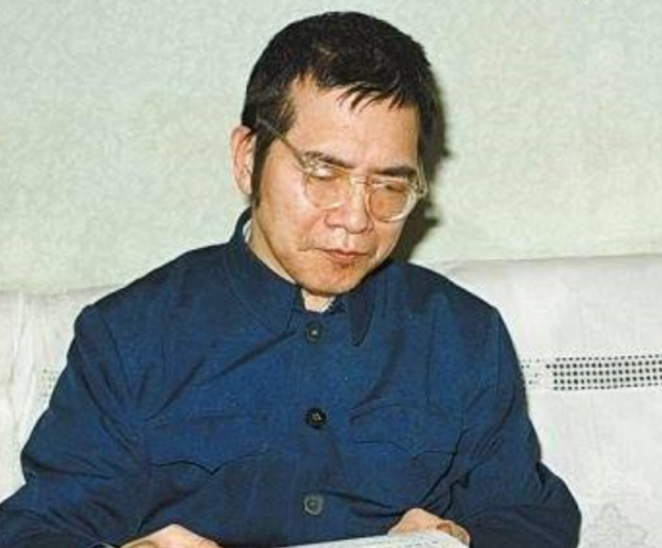 途乐证券 数学家陈景润离世29年，儿子成为企业高管，妻子的选择令人泪目