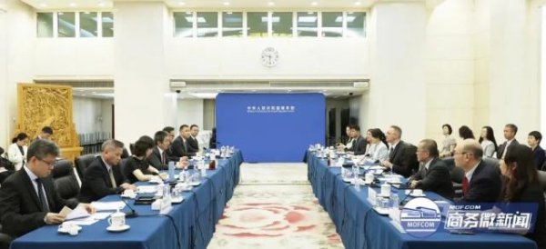 东南配资 李成钢会见中国美国商会会员企业代表团