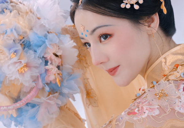 大御优配 中秋晚会：谢娜上热一，韩红开嗓唱哭网友，周深出场收视爆了！